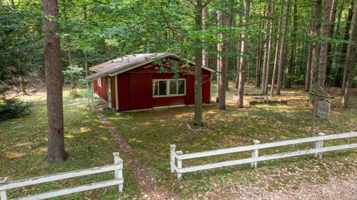 7211 Northern Dr, Pentwater, MI, 49449-8552 | Card Image