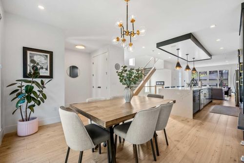 2213 25 Ave Nw, Calgary, AB, T2M2C2 | Card Image