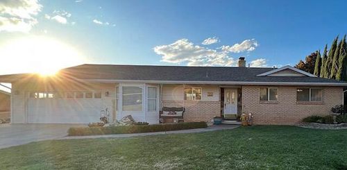 722 Staheli Dr, Washington, UT, 84780-2004 | Card Image