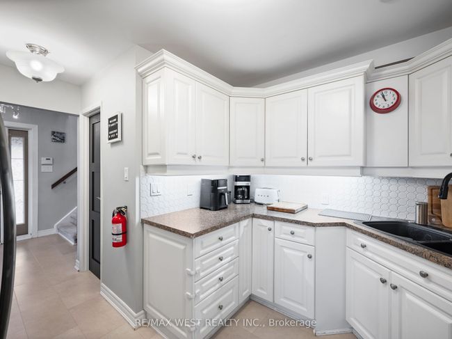 8 - 1564 Kerns Rd, Condo with 4 bedrooms, 2 bathrooms and 2 parking in Burlington ON | Image 12