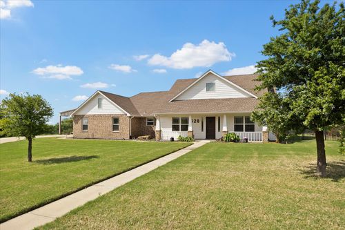 528 Hubbard Cir, Nevada, TX, 75173-8323 | Card Image