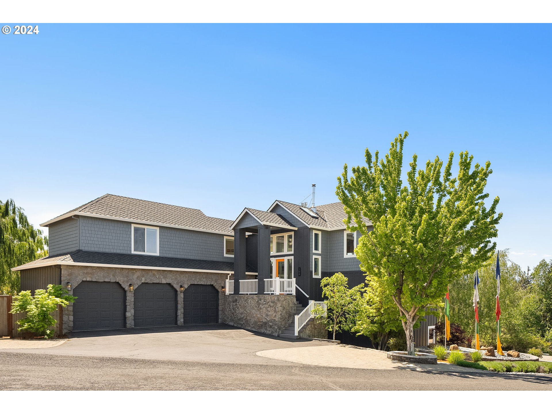Palos Verdes , White Salmon, WA 98672