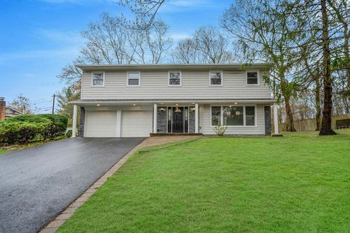 22 Pantzer St, Smithtown, NY, 11787-1916 | Card Image