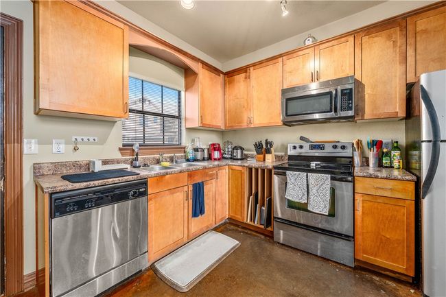 2410 S 2 Nd St, Condo with 3 bedrooms, 3 bathrooms and null parking in Waco TX | Image 9