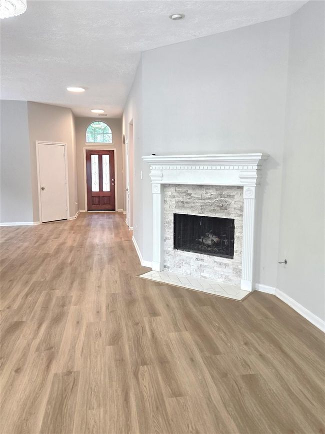 1907 Lazy Hollow Ln, House other with 3 bedrooms, 2 bathrooms and 2 parking in Pearland TX | Image 11
