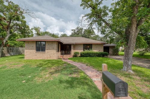 927 E Walnut St, La Grange, TX, 78945-2943 | Card Image