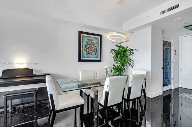APT-3803 - 848 Brickell Key Dr, Condo with 1 bedrooms, 2 bathrooms and null parking in Miami FL | Image 11