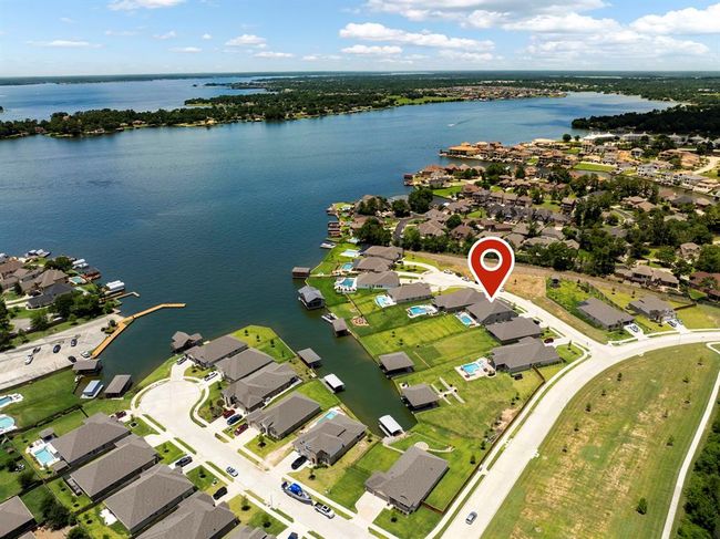 Ideal property for entertaining with beautiful views, add your boat house for outdoor activities. | Image 8