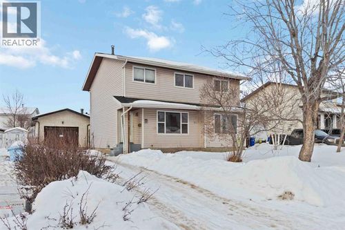 {{alt}} | Card Image