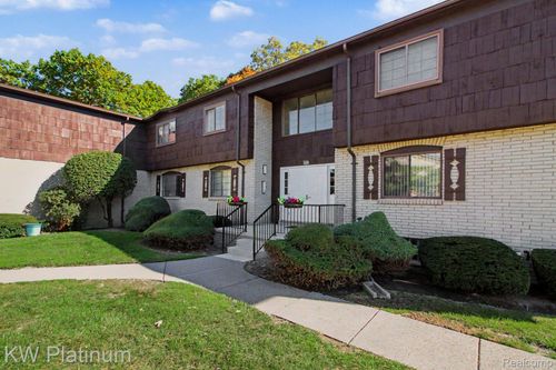 203-29990 Wildbrook Drive, Southfield, MI, 48034 | Card Image