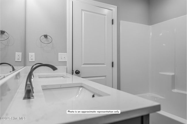 Hallway Full bath 2nd Level | Image 25