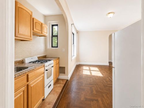5b-700 Oakland Place, New York, NY, 10457 | Card Image