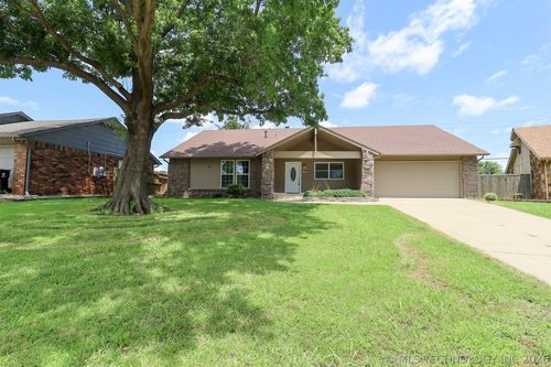 1404 Indianola St, Broken Arrow, OK, 74012-4901 | Card Image