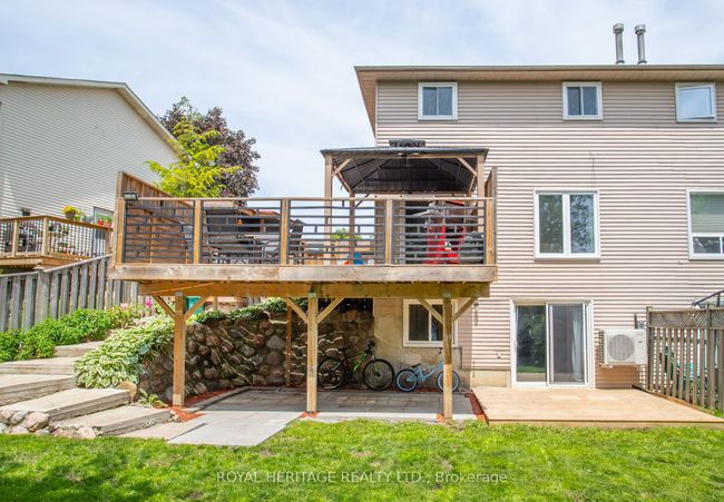 621 Cobblehill Dr, House attached with 4 bedrooms, 3 bathrooms and 3 parking in Oshawa ON | Image 27