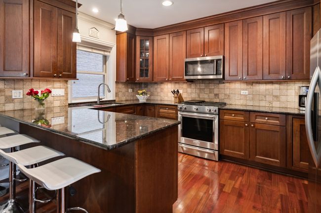 APT-1 - 1343 W Cornelia Ave, Home with 3 bedrooms, 3 bathrooms and null parking in CHICAGO IL | Image 6