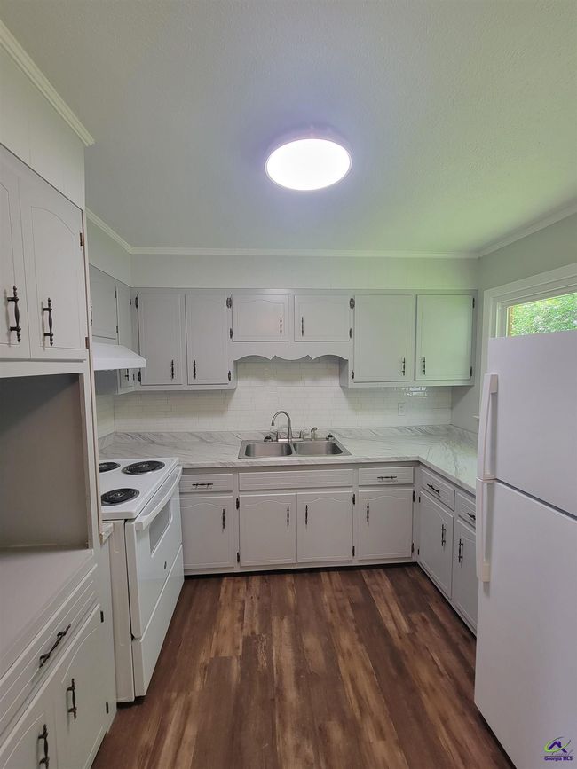 197 W Dykes St, House other with 2 bedrooms, 1 bathrooms and null parking in cochran GA | Image 9