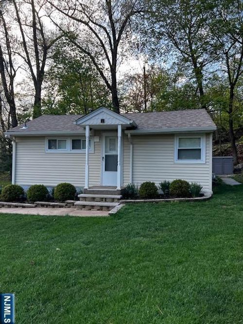 680 Rifle Camp, Woodland Park, NJ, 07424 | Card Image