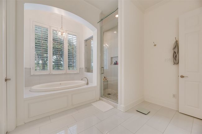 Primary bath | Image 19