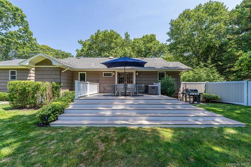 410 Cedar Dr, Mattituck, NY, 11952-2029 | Card Image