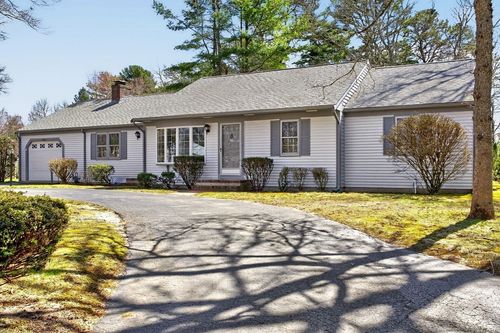 493 Prince Hinckley Rd, Centerville, MA, 02632-2155 | Card Image
