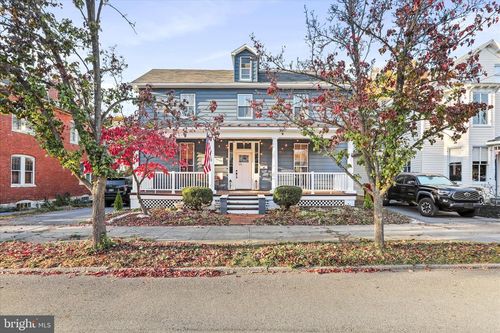 316 E Washington St, CHARLES TOWN, WV, 25414-1076 | Card Image