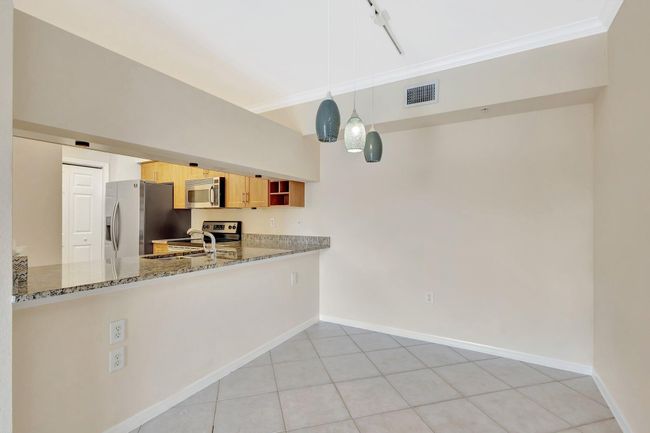 APT-302 - 6510 Emerald Dunes Dr, Condo with 2 bedrooms, 2 bathrooms and null parking in West Palm Beach FL | Image 17
