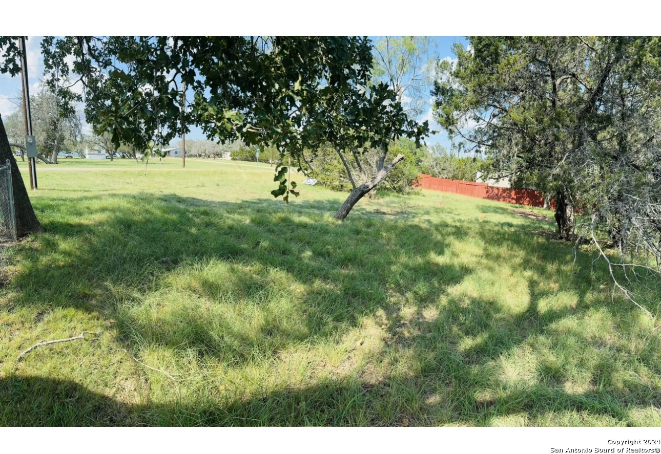 Land in Bandera 3