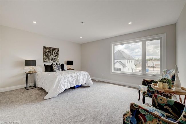 6477 Royal Magnolia Ave, House other with 3 bedrooms, 2 bathrooms and 2 parking in London ON | Image 29
