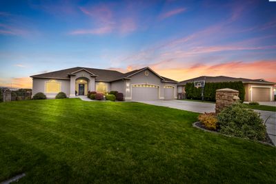 1250 Monrean Loop, Home with 6 bedrooms, 3 bathrooms and null parking in Richland WA | Image 1