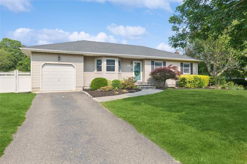 166 Williams Way S, Calverton, NY, 11933-1333 | Card Image