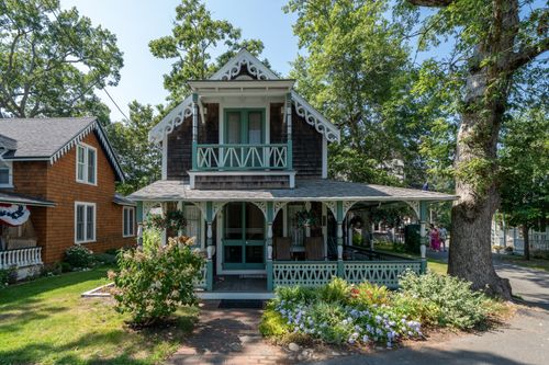 16 Cottage Park, Oak Bluffs, MA, 02557 | Card Image