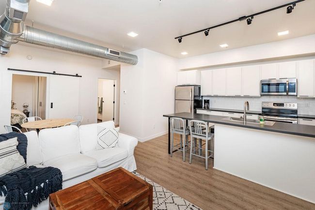 Livingroom/Kitchen | Image 8