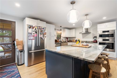 429 Howland Rd, East Greenwich, RI, 02818-2642 | Card Image