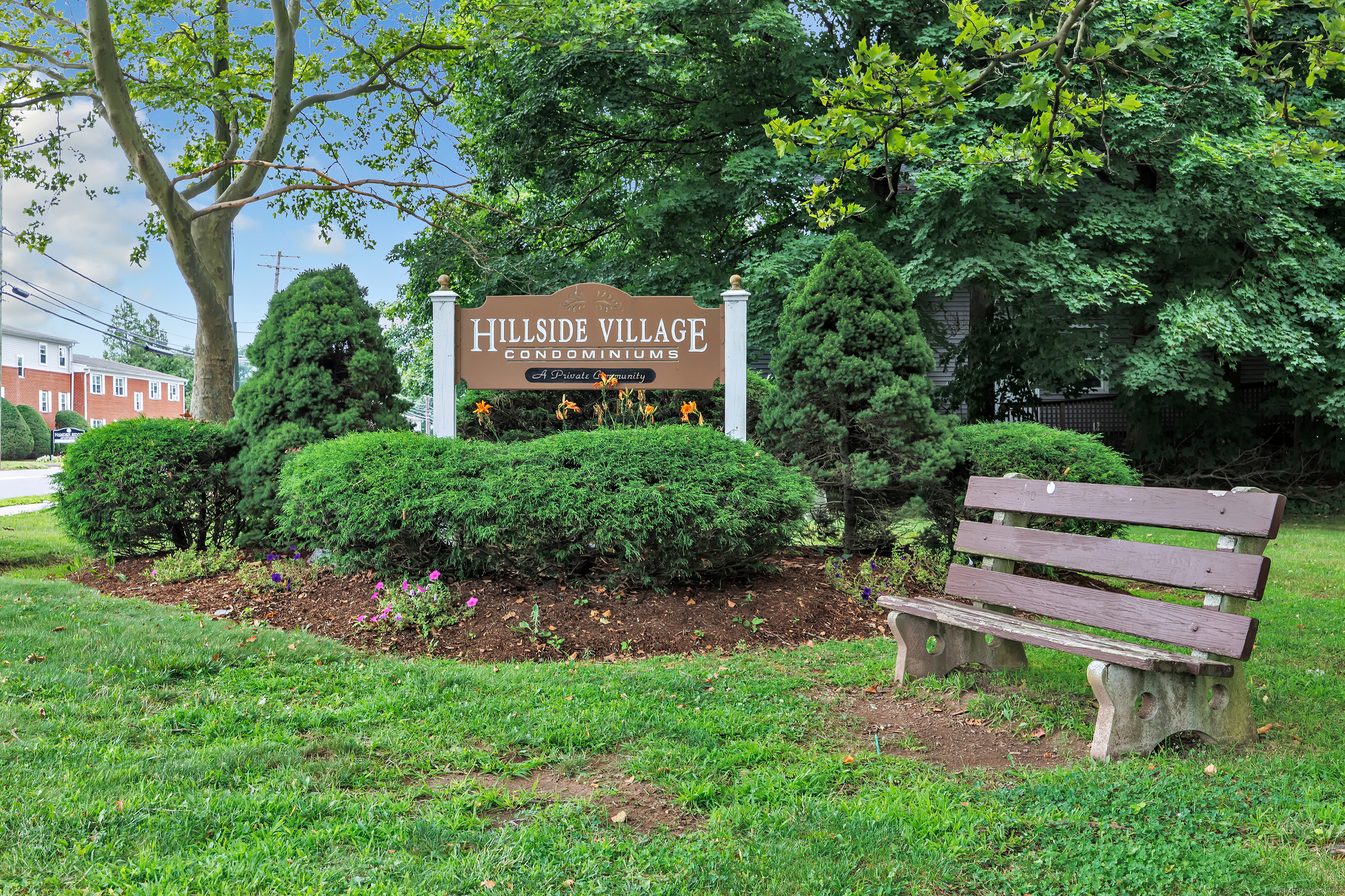Towne House Rd, Hamden, CT 06514