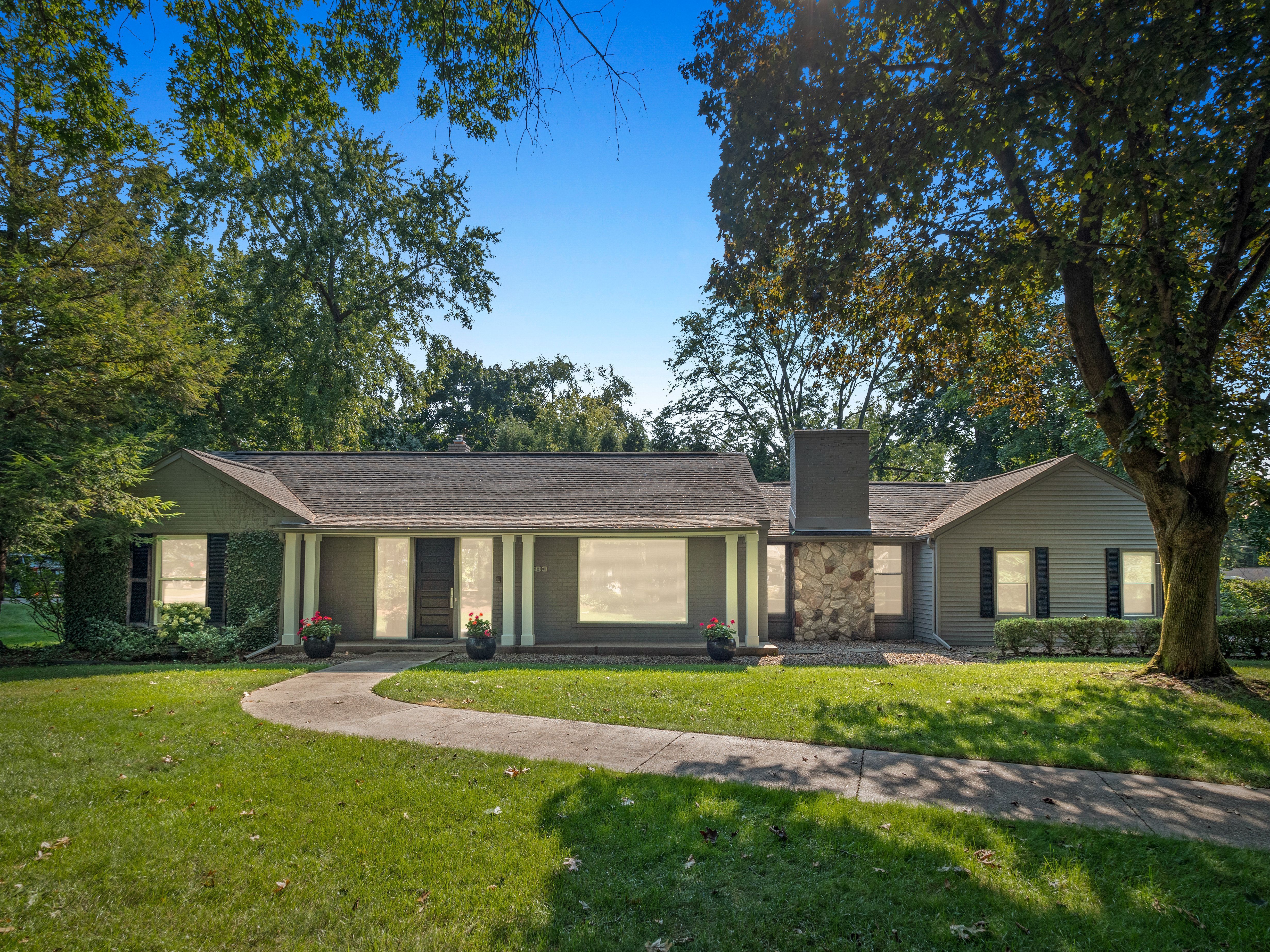 Wing Lake Rd, Bloomfield Hills, MI 48301