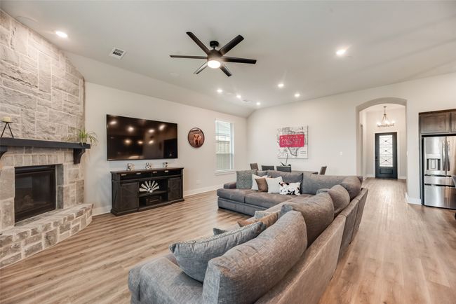 1821 Rough Ridge Trl, House other with 3 bedrooms, 2 bathrooms and null parking in Midlothian TX | Image 9