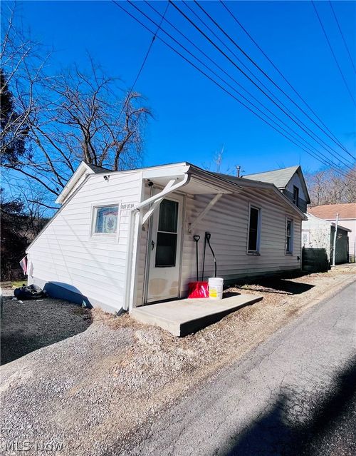 603 Utah Ln, Chester, WV, 26034-1569 | Card Image