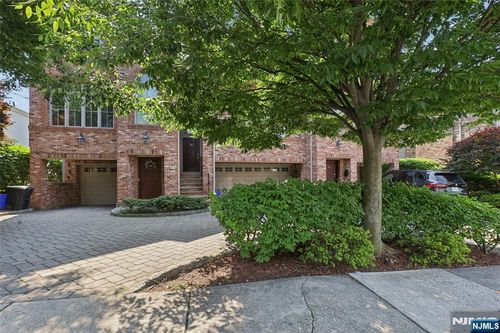 2462 3rd St, Fort Lee, NJ, 07024-4039 | Card Image