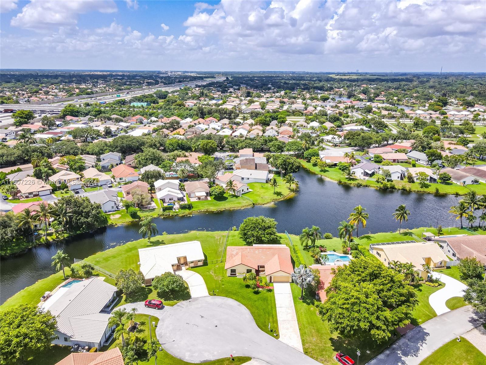 Featherstone Way, Davie, FL 33331
