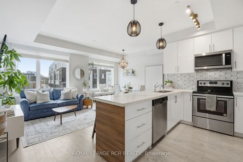 36-200 Alex Gardner Cir, Aurora, ON, L4G3G5 | Card Image