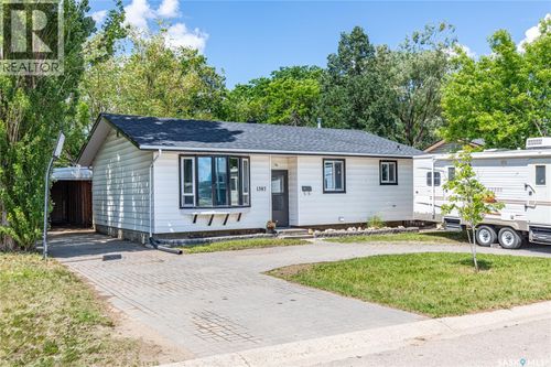 1387 Manitou Cres, Moose Jaw, SK, S6H7C4 | Card Image