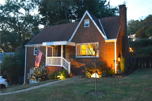 3209 Eisenhower Dr, White Oak, PA, 15131-2205 | Card Image