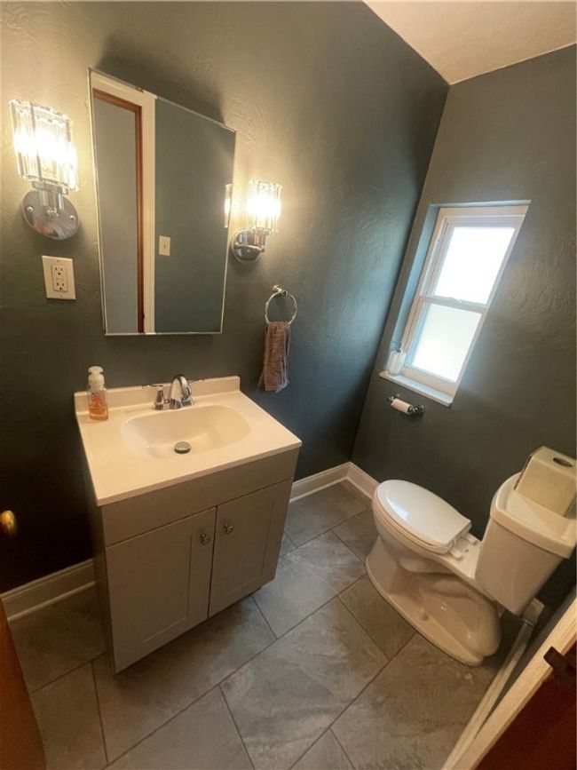 second floor bathroom | Image 28