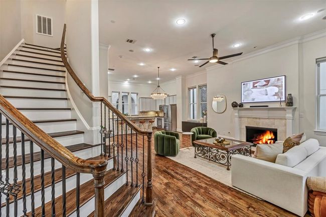 1818 Dart St, House other with 3 bedrooms, 5 bathrooms and 2 parking in Houston TX | Image 23