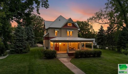 208 Court St, Vermillion, SD, 57069-3030 | Card Image