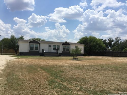 680 Se Front Ave E, Sabinal, TX, 78881 | Card Image