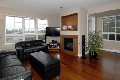 309 - 2950 King George Blvd, Condo with 2 bedrooms, 2 bathrooms and 2 parking in Surrey BC | Image 3