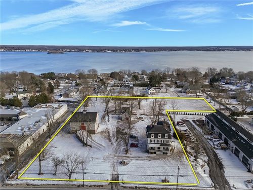 2967 E Main Rd, Portsmouth, RI, 02871-4214 | Card Image