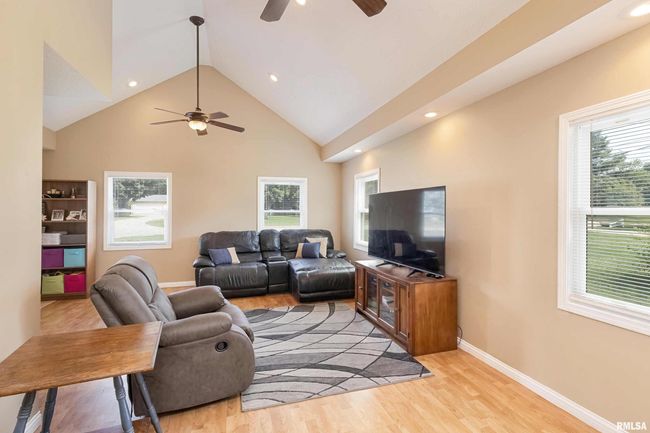 8326 Knoxville Rd, House other with 3 bedrooms, 2 bathrooms and null parking in Milan IL | Image 8