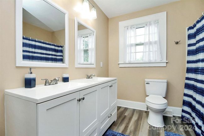 Primary bathroom w/ tub | Image 18